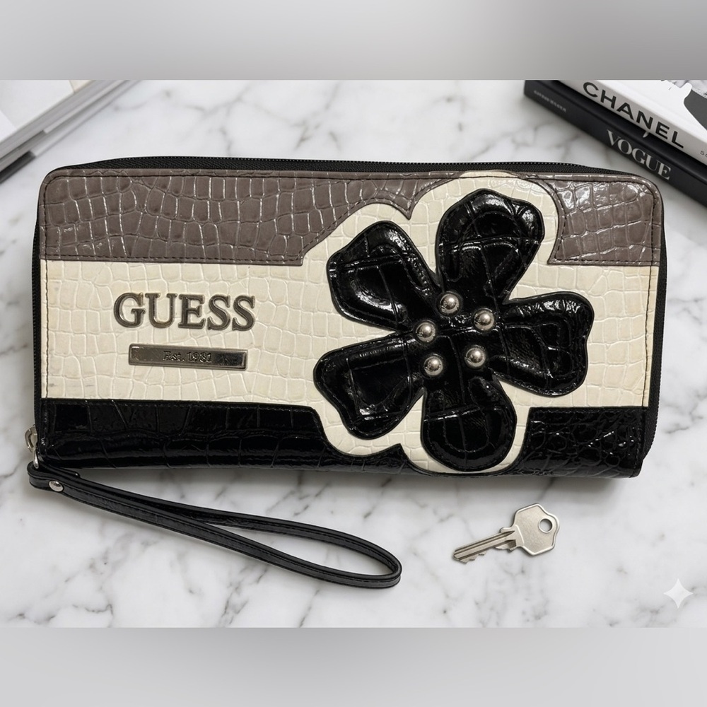 GUESS Vintage Floral Croc-Embossed Zip-Around Wristlet Clutch – Black & White